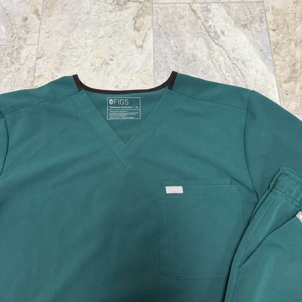 FIGS Leon Green Set of Scrubs Shirt and Joggers Men’s Size XL